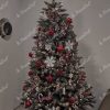 Künstlicher Weihnachtsbaum Kristallfichte 220cm Weihnachtsbaum mit roten und weißen Ornamenten geschmückt