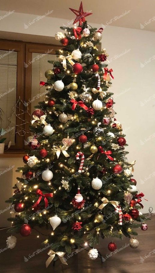 Umelý vianočný stromček 3D Jedľa Kanadská 210cm s červenými a bielymi vianočnými ozdobami