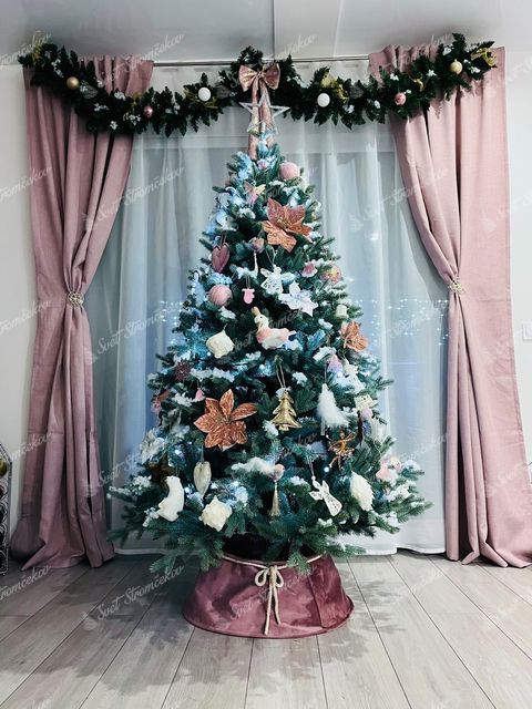 Umelý vianočný stromček 3D Smrek Ľadový 180cm s ružovými a bielymi vianočnými ozdobami