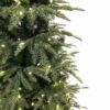 Detail vianočného stromčeka 3D Jedľa Štíhla LED, ihličie má prirodzenú zelenú farbu