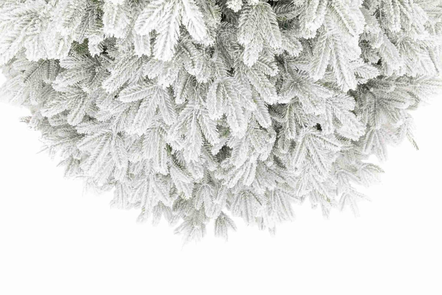 Detailansicht des künstlichen Weihnachtsbaums 3D Lappländische Fichte Er wirkt dicht und hat Zweige, die mit einer dicken Schicht Kunstschnee bedeckt sind